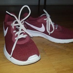 Womens Nike Burgundy 8.5 Sneaker Like New